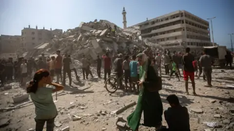 Intensified Aerial Bombardment Unfolds in Gaza City