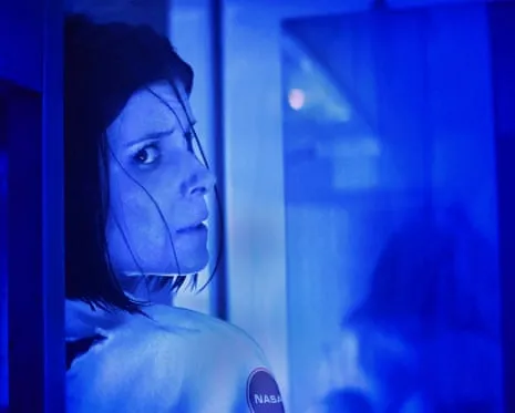This Sci-Fi Thriller Film Analysis: Jump-Scares and Levitating Eggs in a Luxury Location