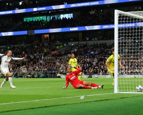 Luiz Júnior's Costly Mistake Gifts Spurs Opening-Night Win